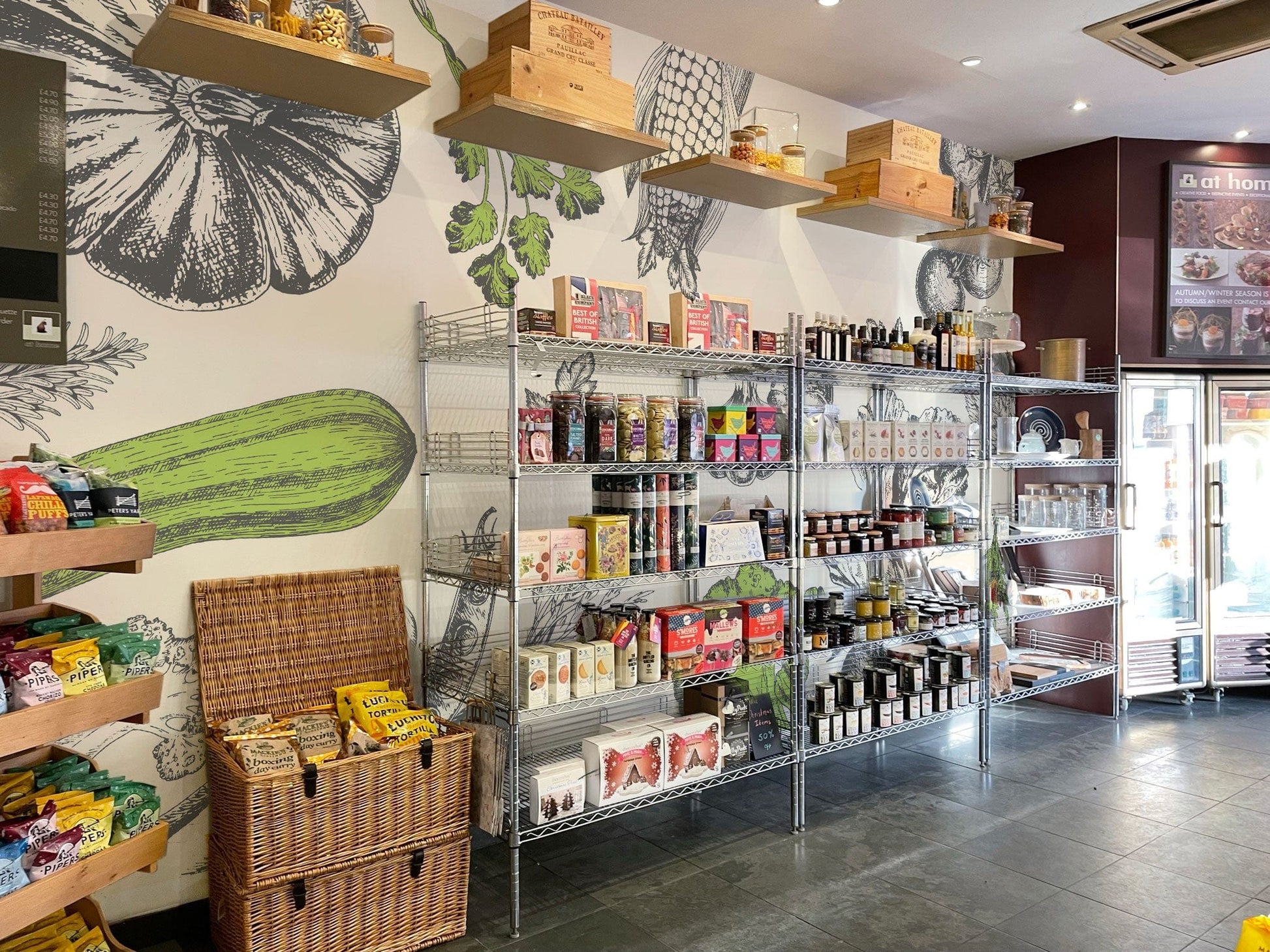 Wallpaper Mural with a Vegetable Pattern Effect, Suitable for Use in the Dining Room Decor