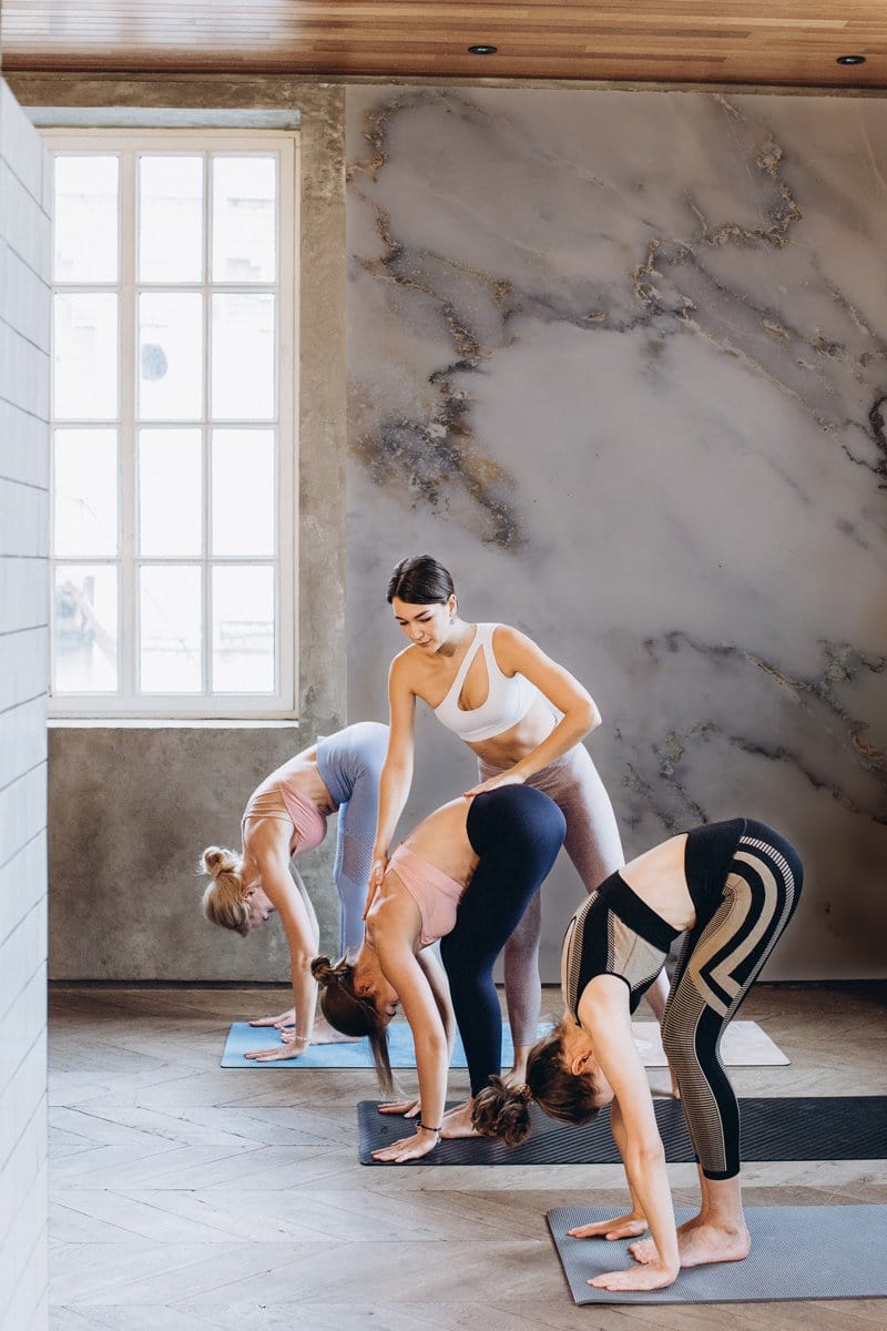 Luxurious Gold Vein Marble Wallpaper in yoga studio