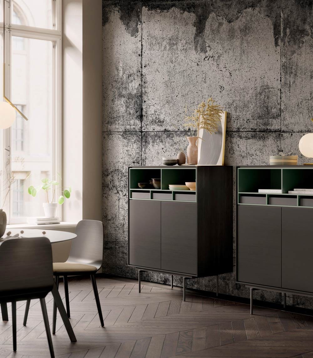 Design of a living room with rust-colored wallpaper