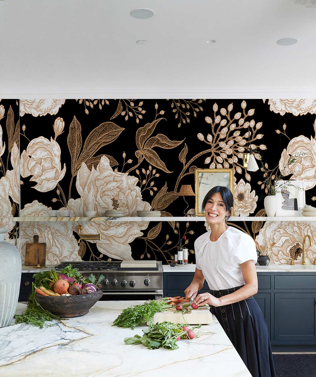 Elegant Black Gold Floral Mural Wallpaper