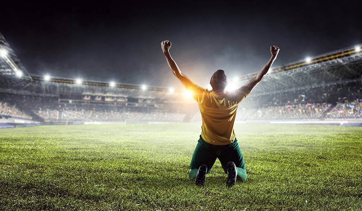 Papier Peint Panoramique Joueur de Football Gagnant