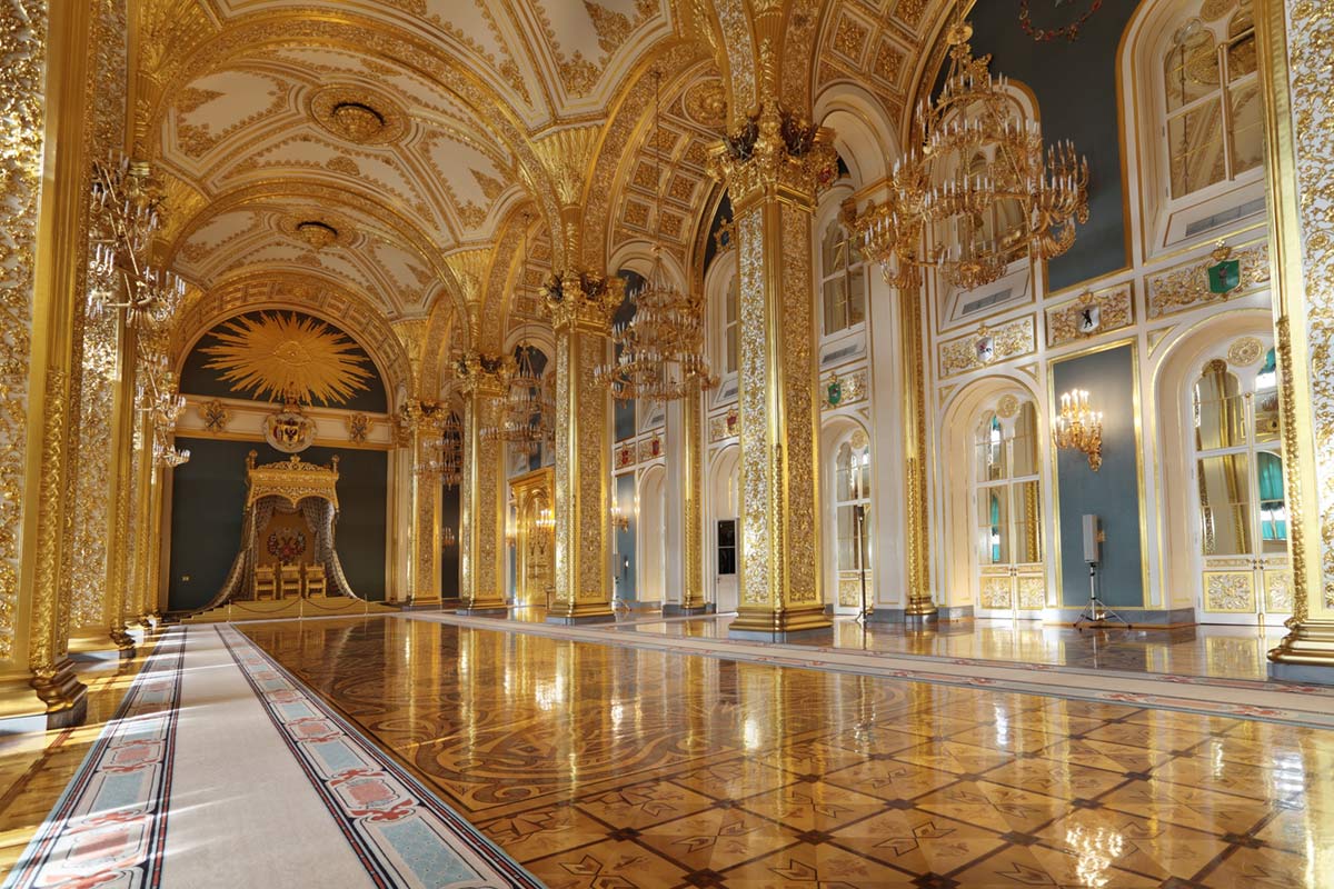 Luxurious Gold White Baroque Mural Wallpaper