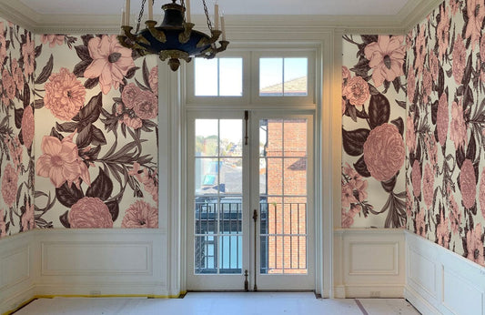 Wallpaper mural with vintage pink flowers, perfect for the hallway's decor.