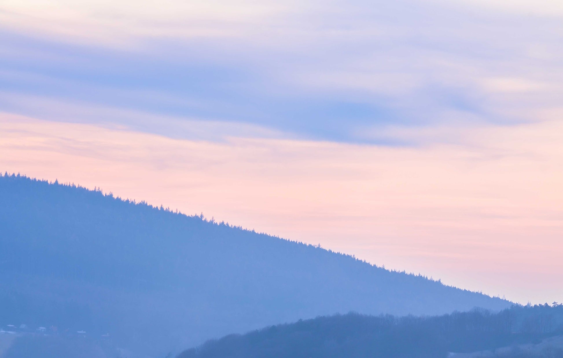 Home Decoration Wallpaper Mural Featuring a Pink Sky on the Mountain.