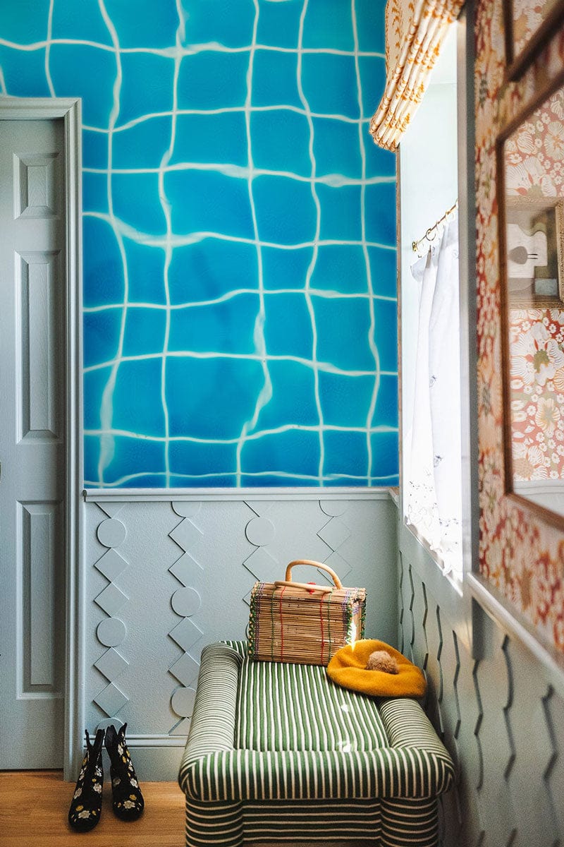 Wallpaper mural depicting a clear swimming pool that can be used for decorating the hallway