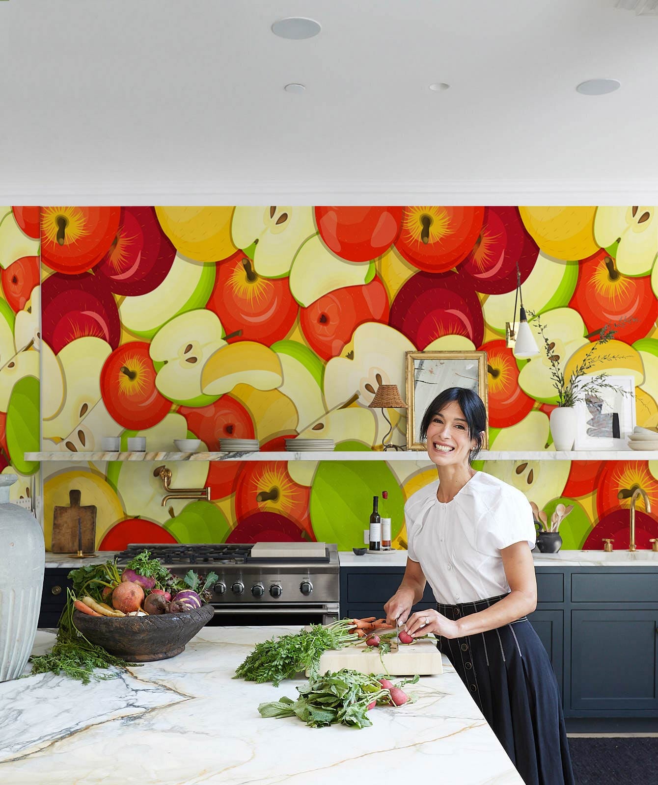 wallpaper of apples in red and green colors for the kitchen