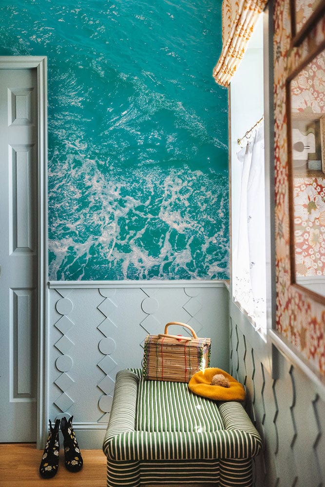 Wallpaper mural depicting a crystal clear sea scene for the hallway's decor.
