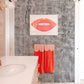 wallpaper with a grey mottled pattern in the bathroom