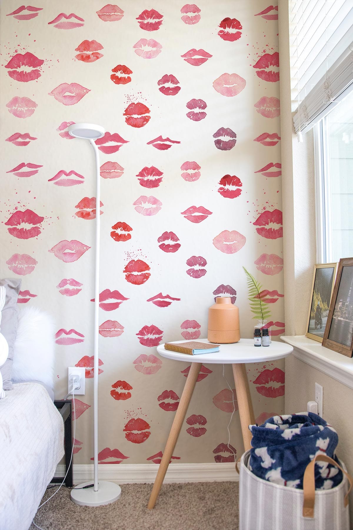 Lips repeated Pattern Wallpaper Mural for bedroom decor