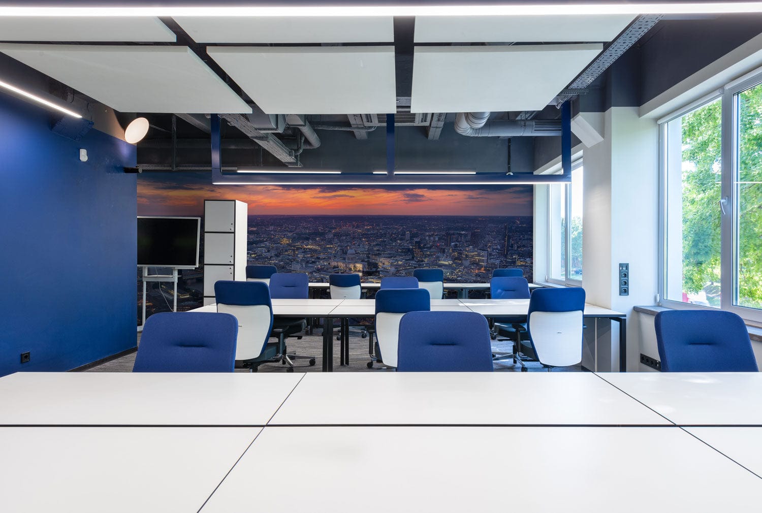 Wallpaper mural featuring the city of London at sunset, perfect for decorating an office.