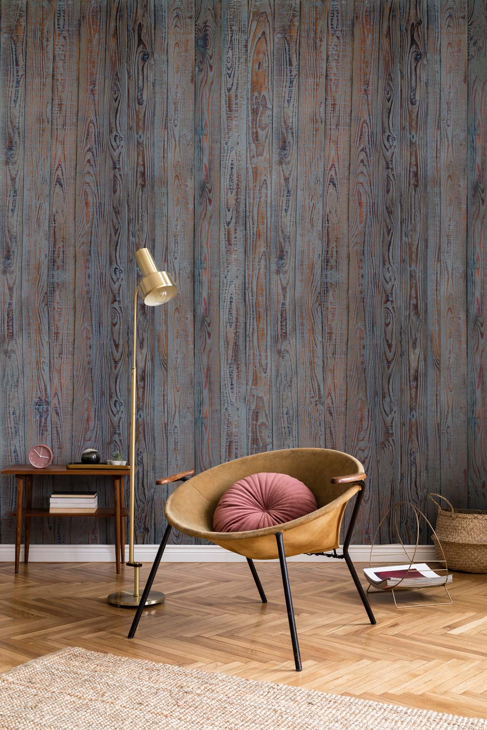 Hallway wall paintings in filthy gray with a vertical wood grain pattern.