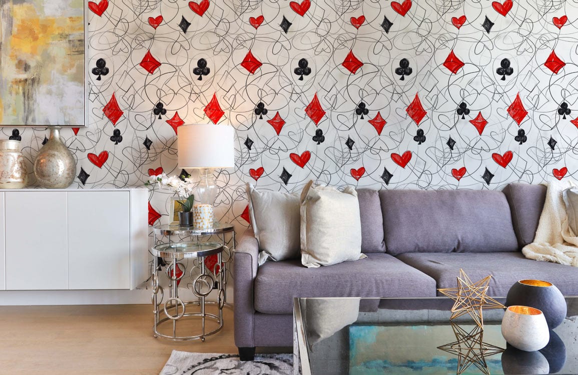 wallpaper with a hilarious poker design and threads for the room