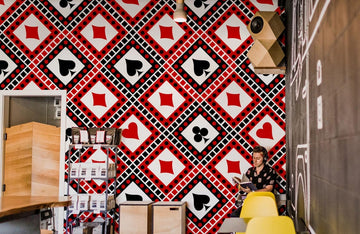 Modern Geometric Card Suits Wallpaper